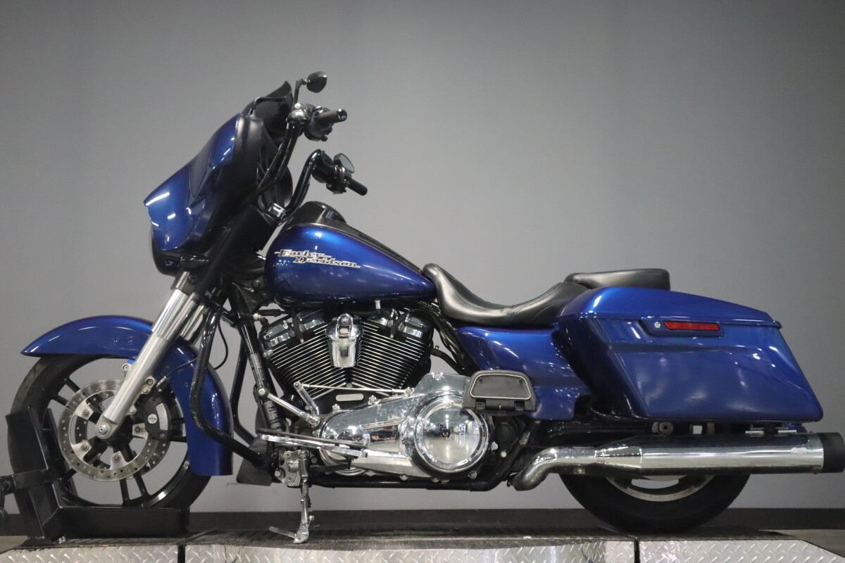 2017 Harley-Davidson Street Glide FLHX - Photo 5