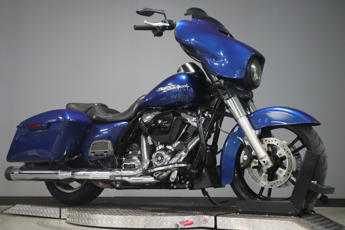 2017 Harley-Davidson Street Glide FLHX - Photo 2
