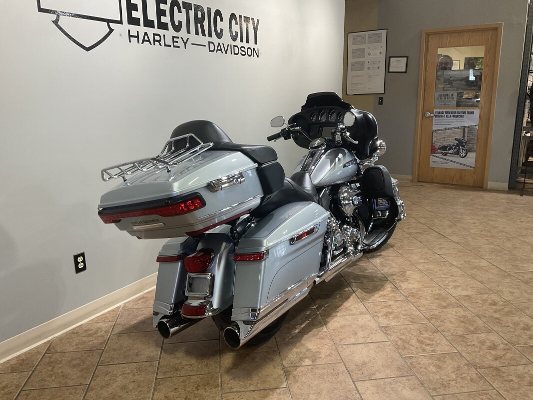 2015 Harley-Davidson Electra Glide Ultra Clsc Brilt Slvr FLHTCU - Photo 4