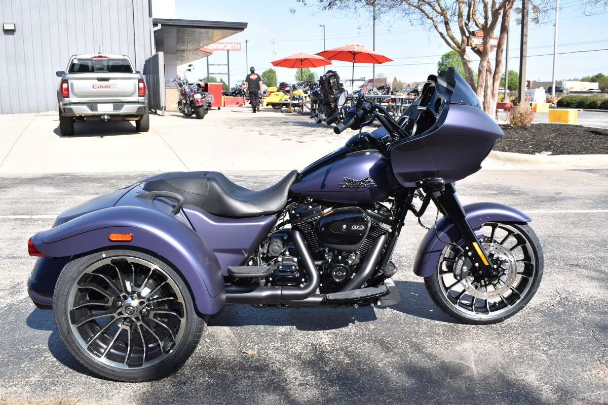 2025 Harley-Davidson Road Glide 3 - Photo 2