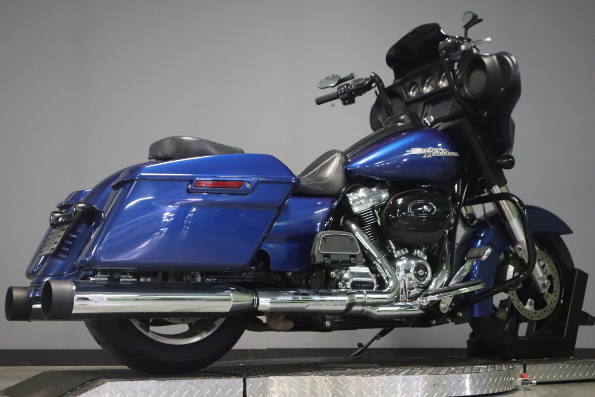 2017 Harley-Davidson Street Glide FLHX - Photo 8