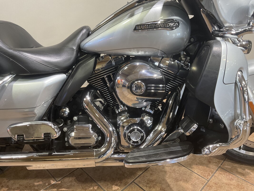 2015 Harley-Davidson Electra Glide Ultra Clsc Brilt Slvr FLHTCU - Photo 2