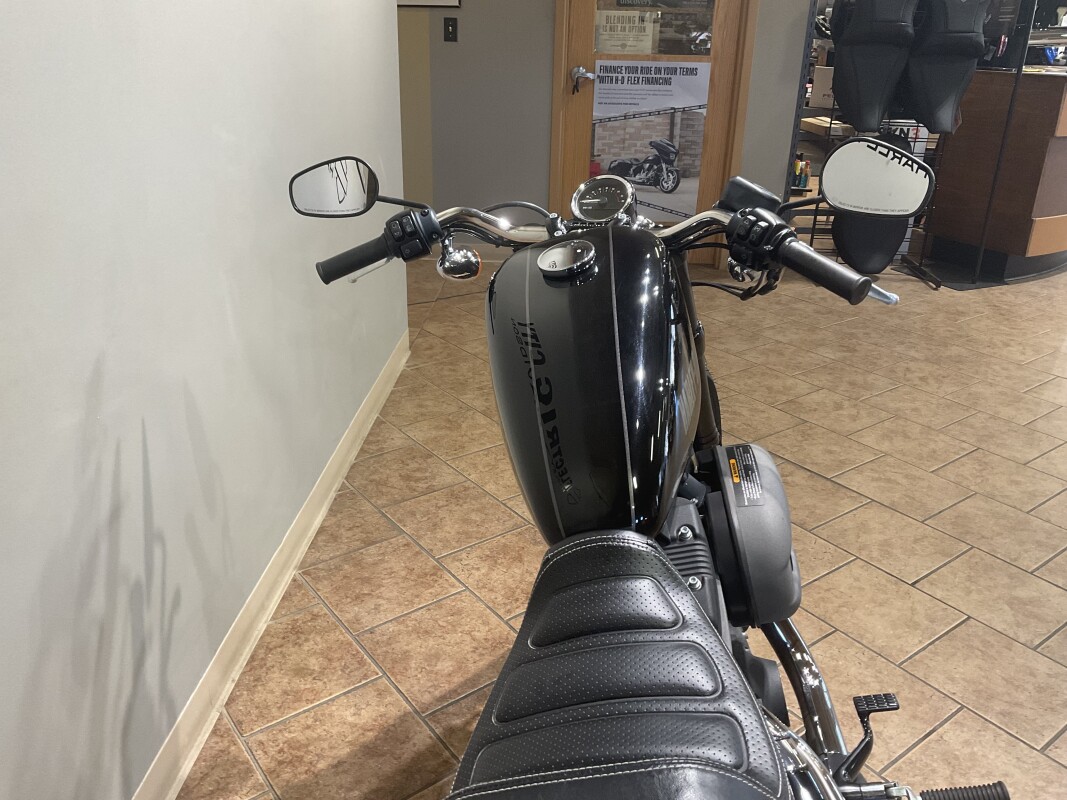 2016 Harley-Davidson Roadster Black XL1200CX - Photo 6