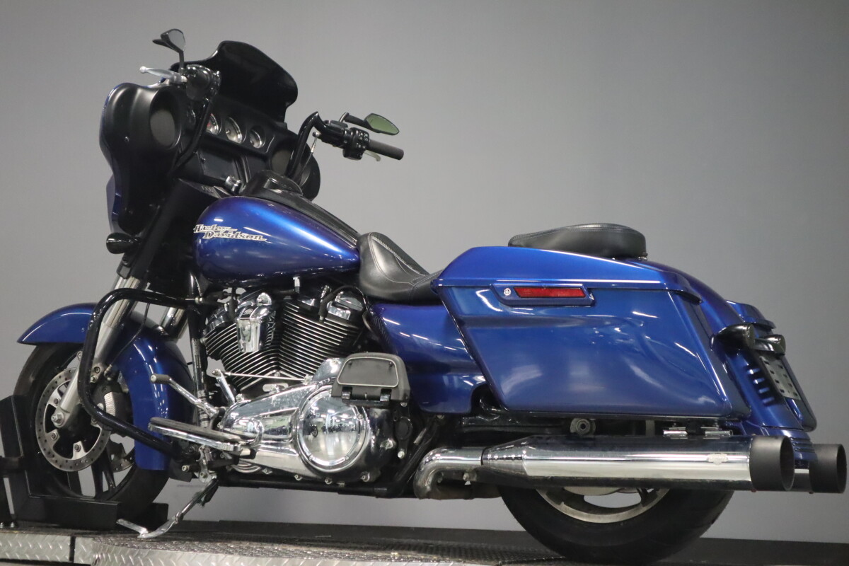 2017 Harley-Davidson Street Glide FLHX - Photo 6