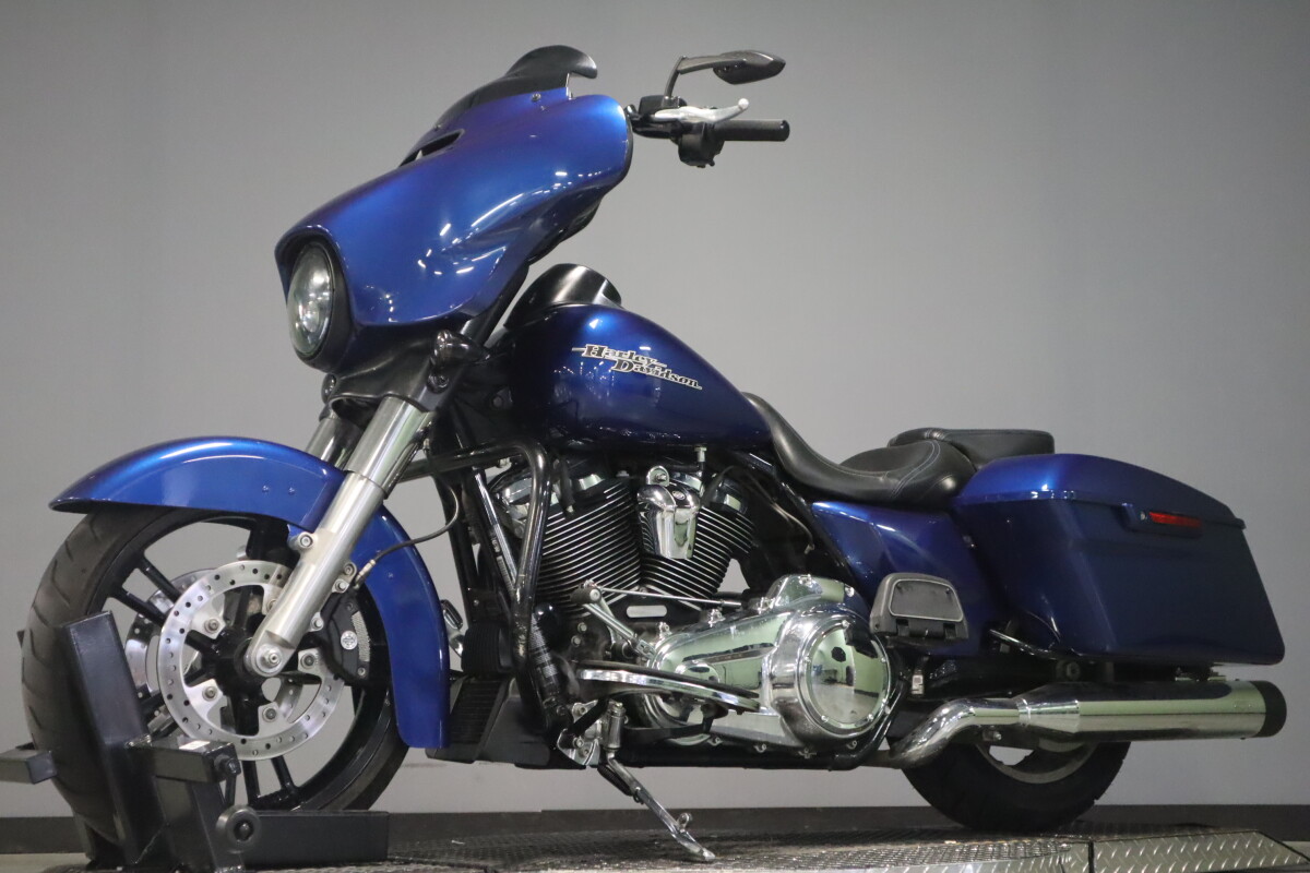 2017 Harley-Davidson Street Glide FLHX - Photo 4