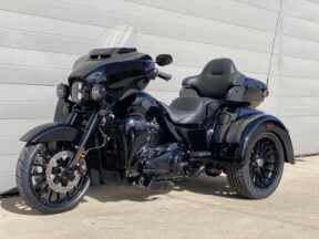 2025 Harley-Davidson<sup>®</sup> Tri Glide<sup>®</sup> Ultra Vivid Black - Black Finish thumb 0