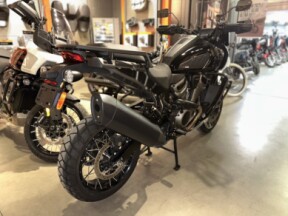 2022 Harley-Davidson<sup>®</sup> Pan America™ 1250 Special Black thumb 2