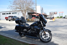 2025 Harley-Davidson Street Glide® Ultra thumb 2