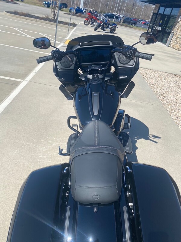 2025 Harley-Davidson Road Glide Vivid Black - Black Finish - Photo 8