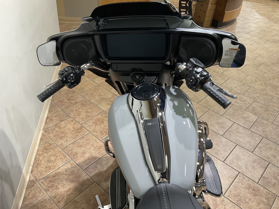 2025 Harley-Davidson Street Glide Billiard Gray FLHX - Photo 6