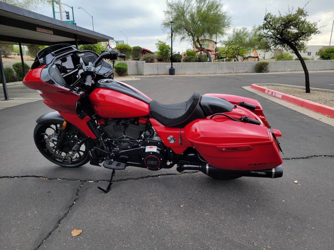 FLTRXSTSE 2025 CVO Road Glide ST - Photo 4