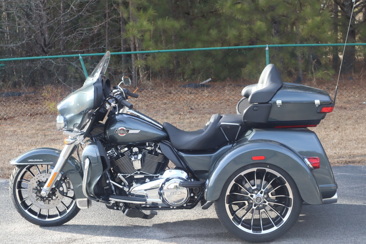 2025 Harley-Davidson Tri Glide Ultra FLHTCUTG