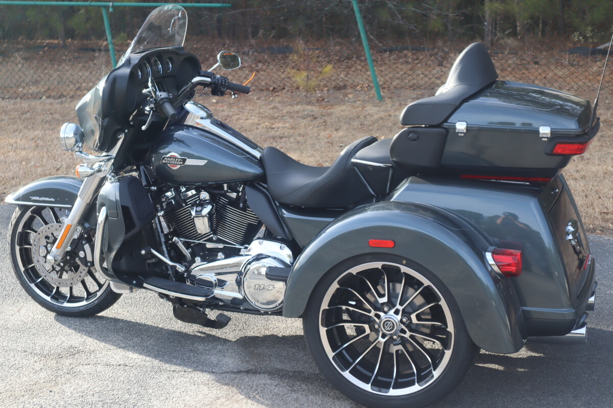2025 Harley-Davidson Tri Glide Ultra FLHTCUTG - Photo 8