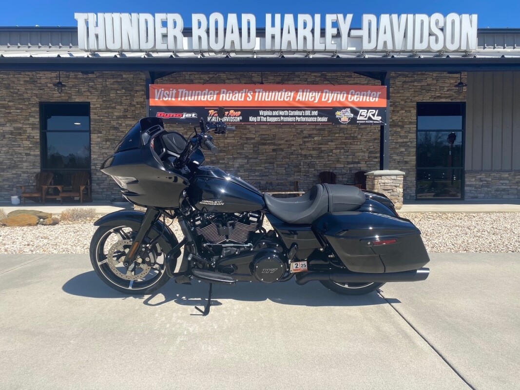 2025 Harley-Davidson Road Glide Vivid Black - Black Finish