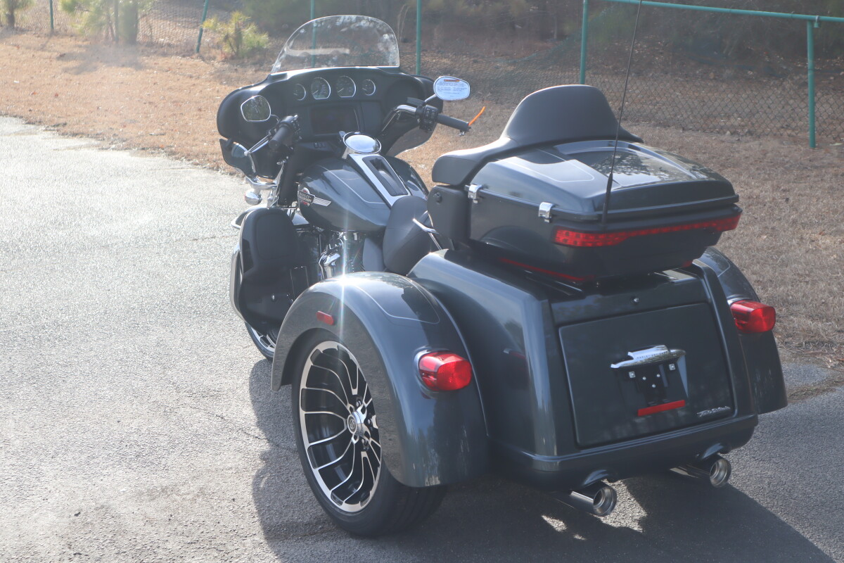 2025 Harley-Davidson Tri Glide Ultra FLHTCUTG - Photo 10