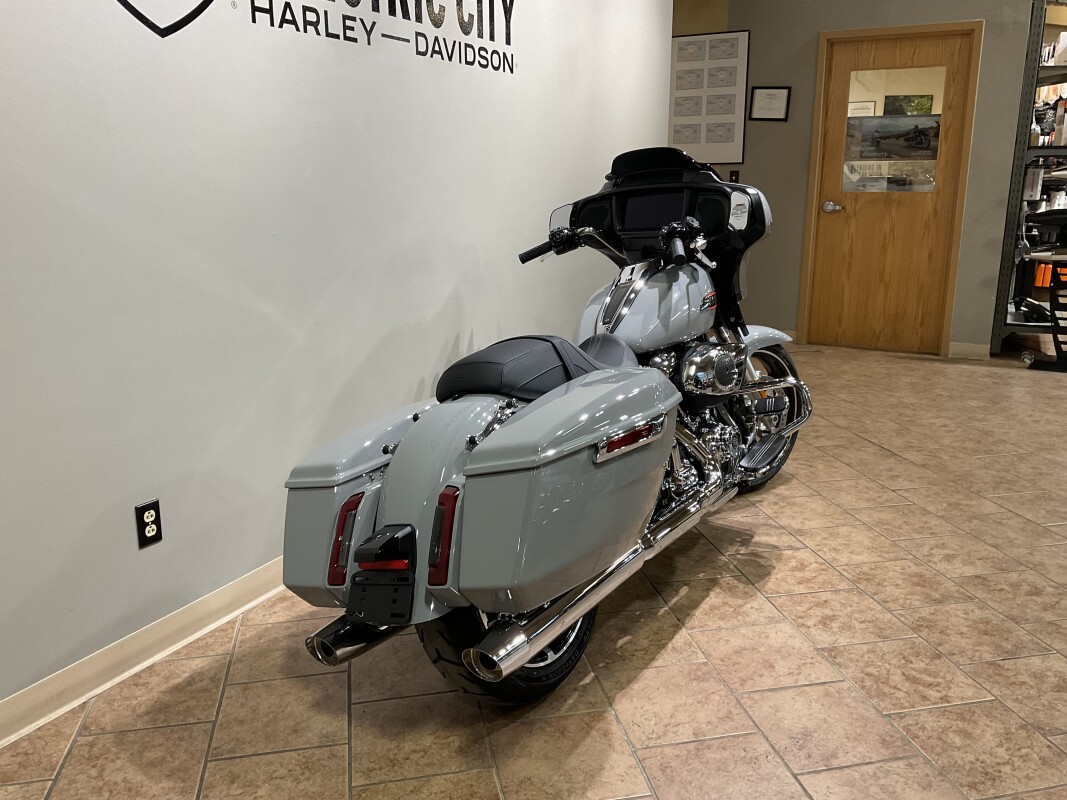 2025 Harley-Davidson Street Glide Billiard Gray FLHX - Photo 4