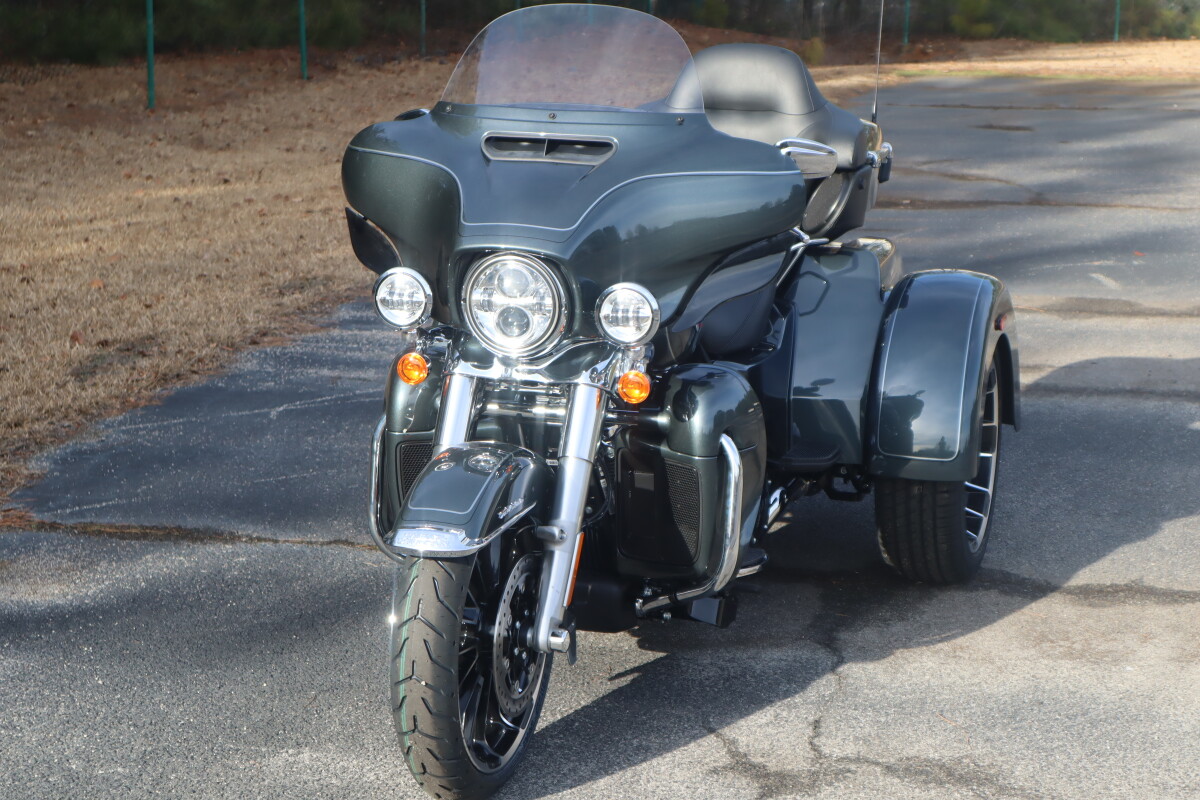 2025 Harley-Davidson Tri Glide Ultra FLHTCUTG - Photo 6
