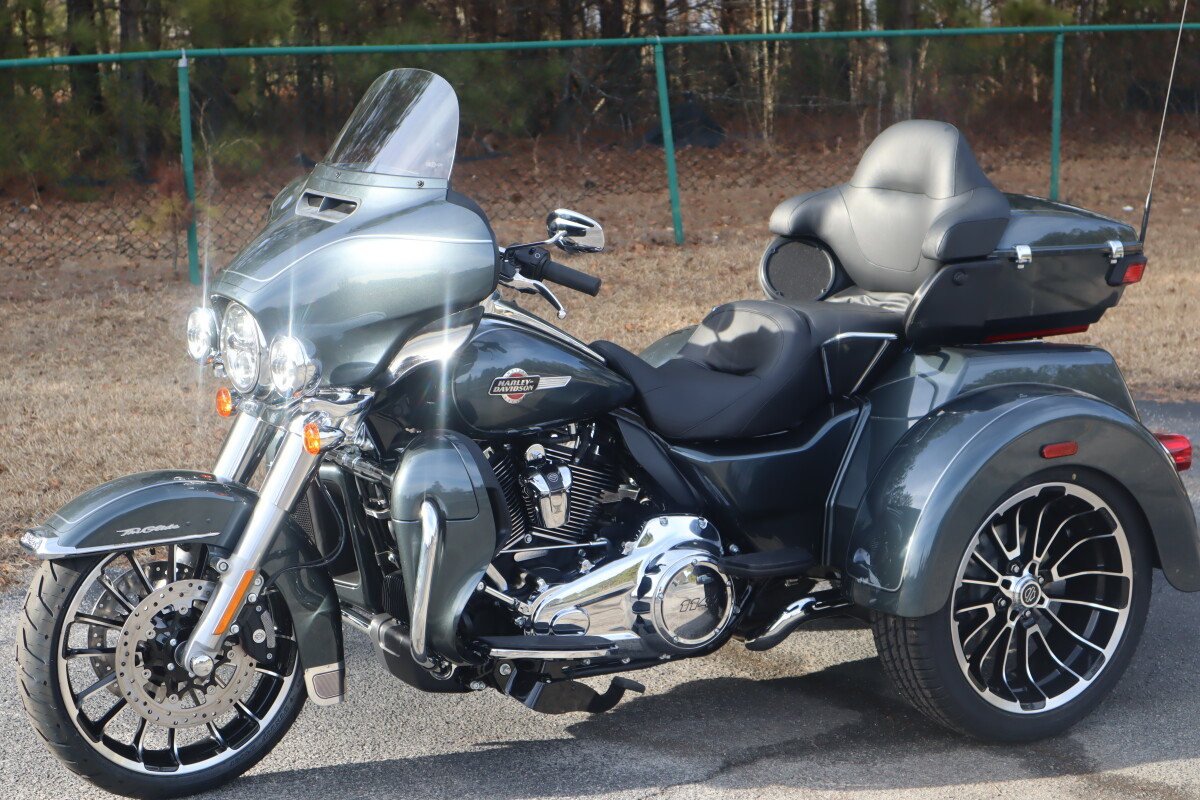 2025 Harley-Davidson Tri Glide Ultra FLHTCUTG - Photo 3