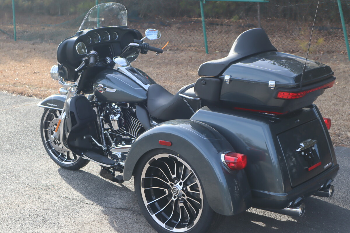2025 Harley-Davidson Tri Glide Ultra FLHTCUTG - Photo 9