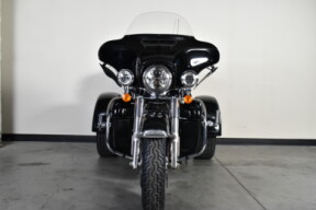 2022 Harley-Davidson® Tri Glide® Ultra FLHTCUTG thumb 1