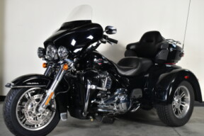 2022 Harley-Davidson® Tri Glide® Ultra FLHTCUTG thumb 0