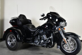2022 Harley-Davidson® Tri Glide® Ultra FLHTCUTG thumb 2