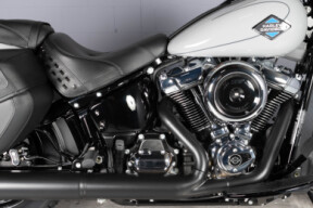 2025 Harley-Davidson® Heritage Classic FLHC thumb 1
