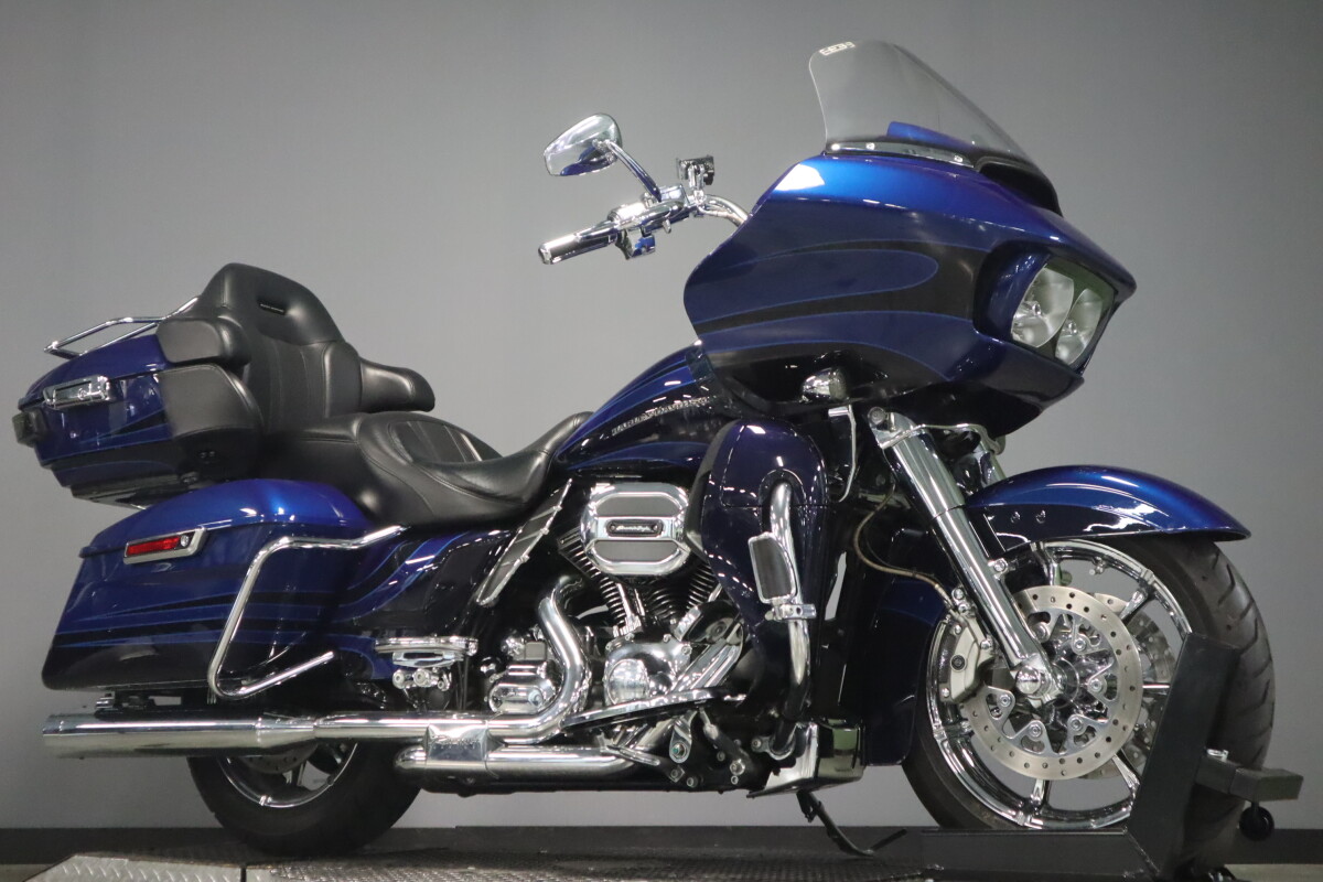 2015 Harley-Davidson CVO Road Glide Ultra - Photo 2