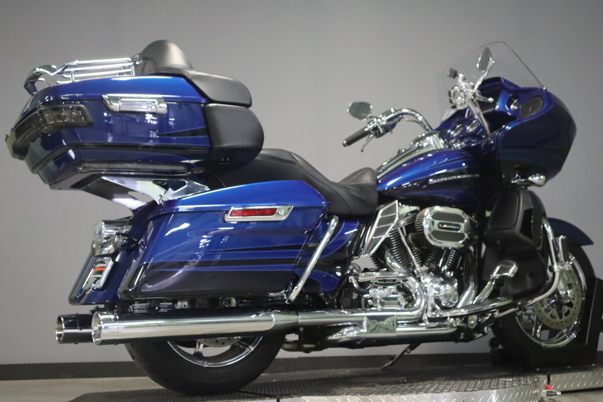 2015 Harley-Davidson CVO Road Glide Ultra - Photo 8