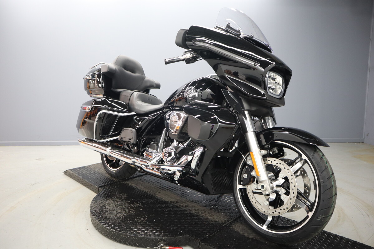 2025 Harley-Davidson Street Glide Ultra FLHXU - Photo 2