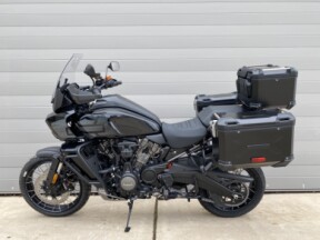 2025 Harley-Davidson<sup>®</sup> Pan America® 1250 Special Vivid Black w/Laced Wheels thumb 1