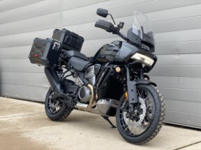2025 Harley-Davidson<sup>®</sup> Pan America® 1250 Special Vivid Black w/Laced Wheels thumb 3