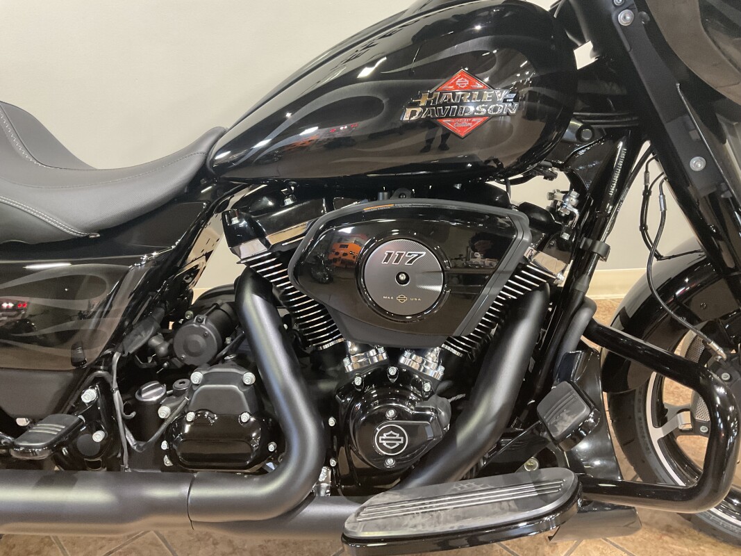 2025 Harley-Davidson Street Glide Midnight Firestorm FLHX - Photo 2