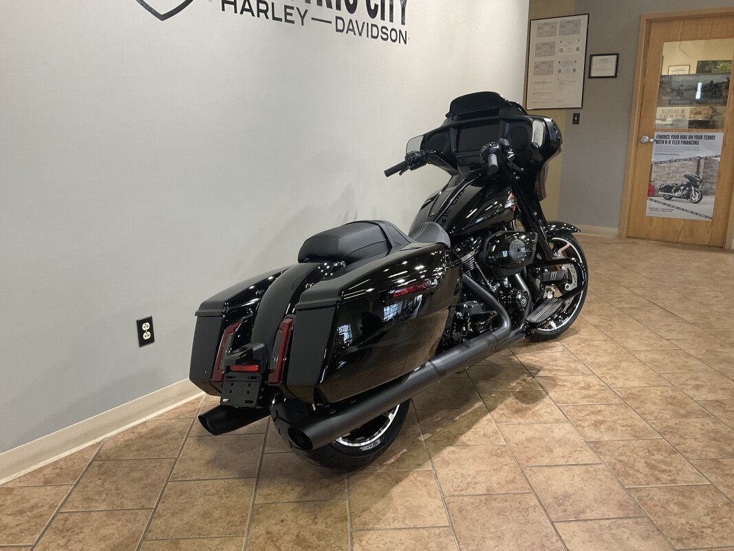 2025 Harley-Davidson Street Glide Midnight Firestorm FLHX - Photo 4