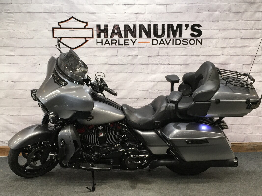 2019 Harley-Davidson CVO Limited Magnetic Gray Fade FLHTKSE - Photo 6