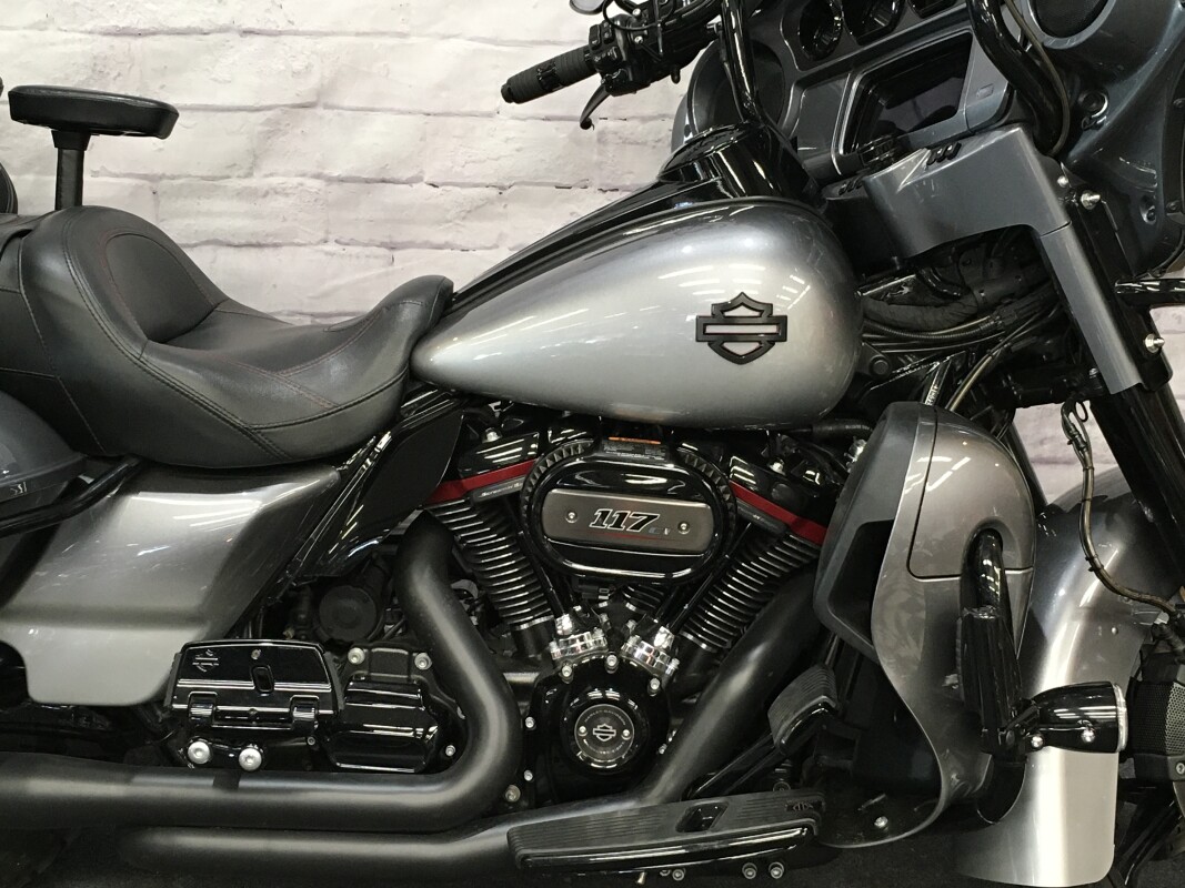2019 Harley-Davidson CVO Limited Magnetic Gray Fade FLHTKSE - Photo 3
