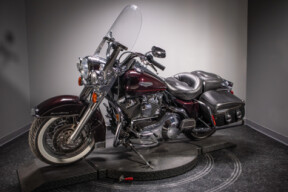 2005 Road King® Classic (FLHRCI) thumb 2