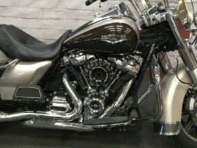 2018 Harley-Davidson® Road King® Silver Fortune/Sumatra Brown FLHR thumb 2