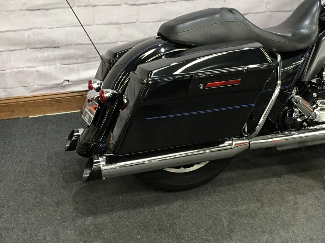 2013 Harley-Davidson Street Glide Midnight Pearl FLHX - Photo 2