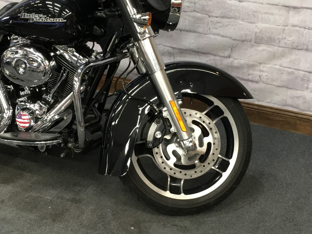 2013 Harley-Davidson Street Glide Midnight Pearl FLHX - Photo 4