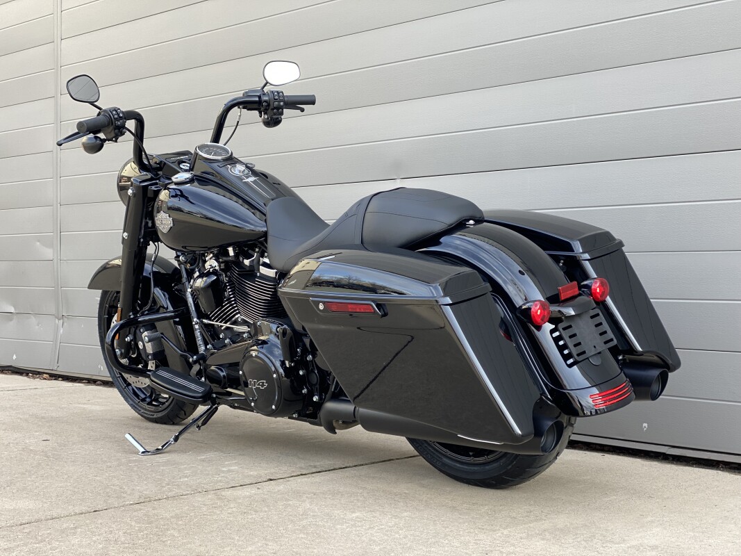 2025 Harley-Davidson Road King Special Vivid Black - Black Finish - Photo 6
