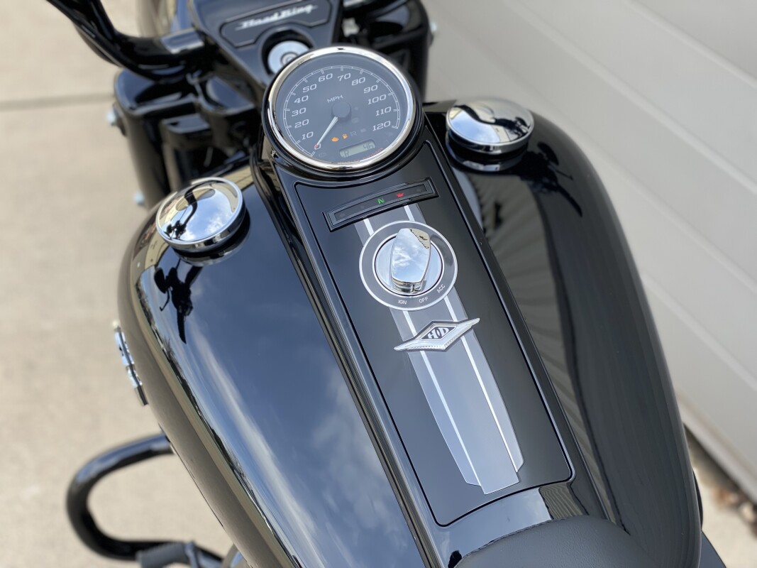2025 Harley-Davidson Road King Special Vivid Black - Black Finish - Photo 10