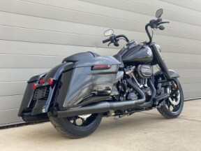 2025 Harley-Davidson<sup>®</sup> Road King<sup>®</sup> Special Vivid Black - Black Finish thumb 2