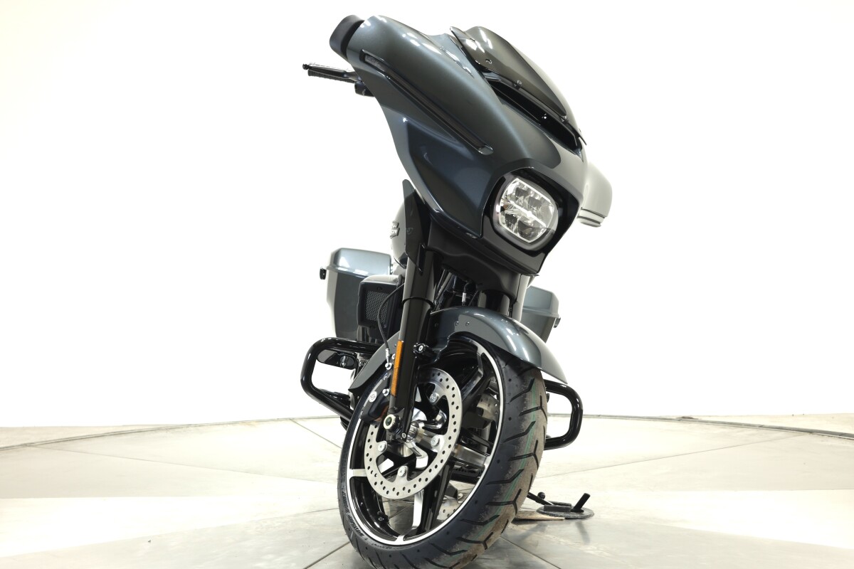 2025 Harley-Davidson FLHX Street Glide in Iron Horse Metallic - Photo 3