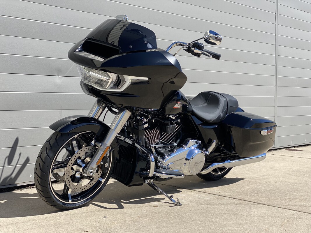 2025 Harley-Davidson<sup>®</sup> Road Glide® Black
