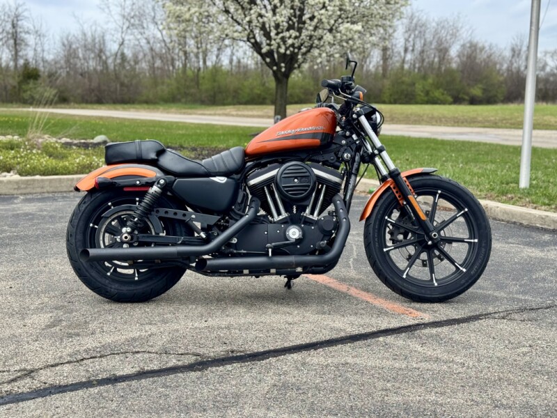 2020 Harley-Davidson<sup>®</sup> Iron 883<sup>™</sup> Scorched Orange/Silver Flux