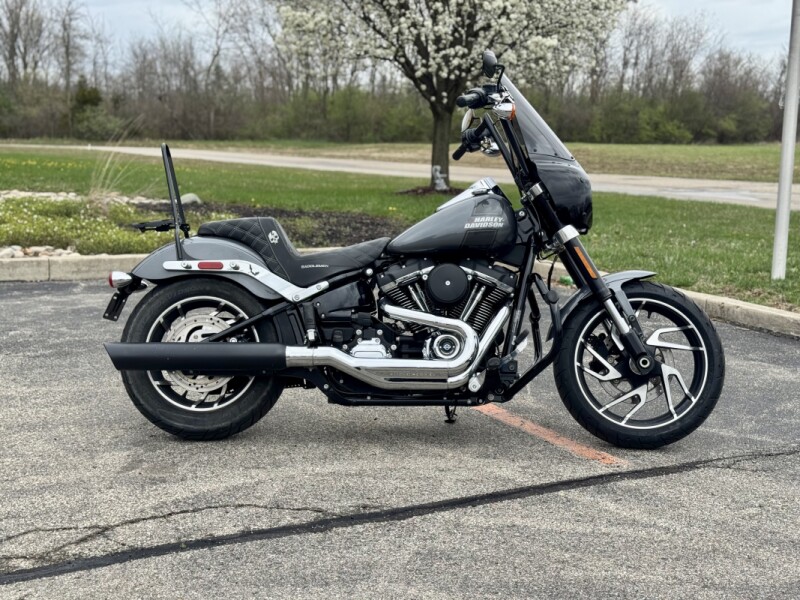 2021 Harley-Davidson<sup>®</sup> Sport Glide<sup>®</sup> Gauntlet Gray Metallic