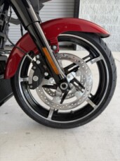 2025 Harley-Davidson<sup>®</sup> Street Glide® thumb 2