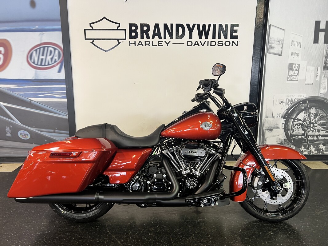 2025 Harley-Davidson Road King Special Whiskey Fire FLHRXS