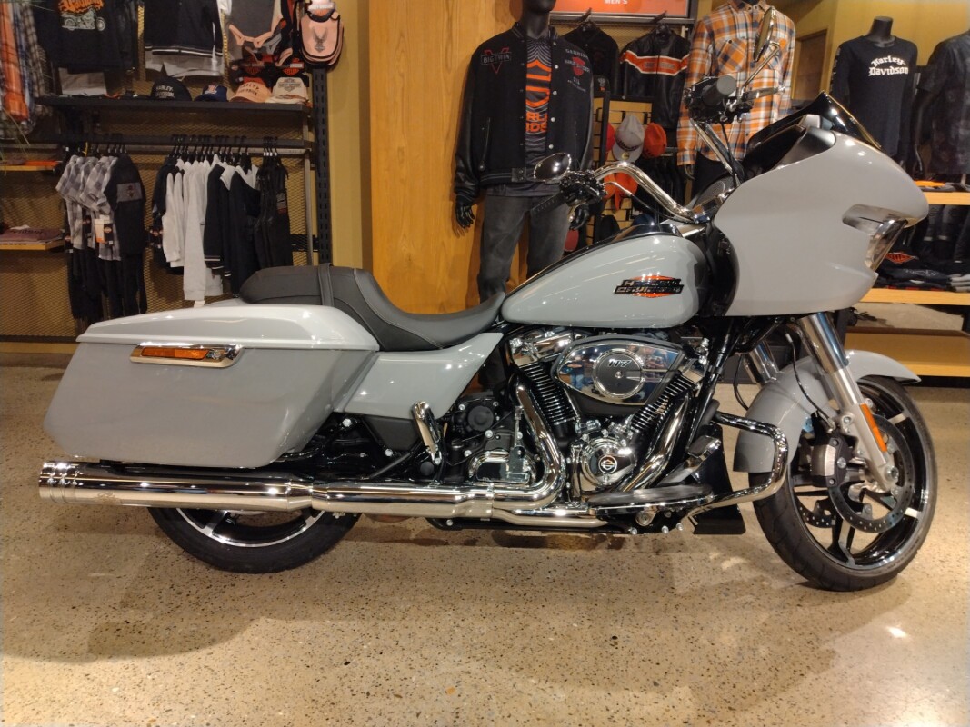 Road Glide™ | Harley-Davidson® 新横浜